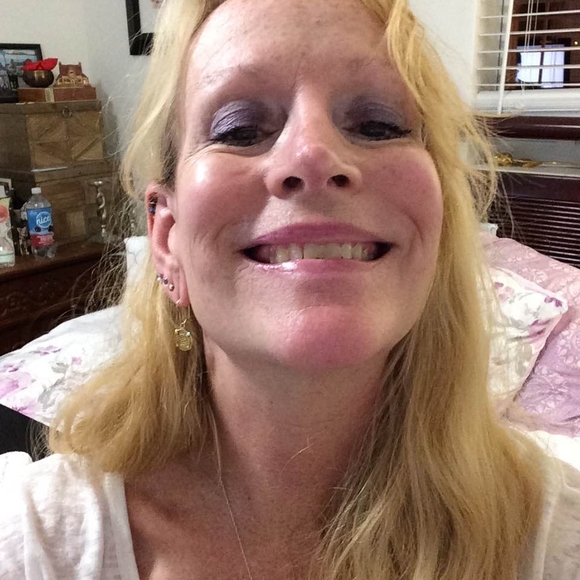 Meet your Posher, Cindy - Picture 1 of 1